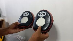 Windy Focus Mitts PP-12 เป้ามือ ทรงกลม เป้ามือดำ แดง สำหรับ ซ้อมมวยไทย มูลนิยม สีดำ-แดง ผู้ชาย ผู้หญิง ผู้หญ้า ผู้ชาด ผู้สูงส่วน การดูแลสุขภาพ แบบทรงกลม การติดตามเนื้อเยื่อ ผลลัพธ์