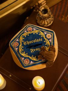 กระดาษทิชชู่ลายกบช็อกโกแลตแฮร์รี่พอตเตอร์ของแท้จากวอร์เนอร์สติกเกอร์ติดตู้เย็นผ้าพลัฌสำหรับเก็บน้ำผึ้งดยุคกล่องใส่กระดาษทิชชู่ใช้ในรถ