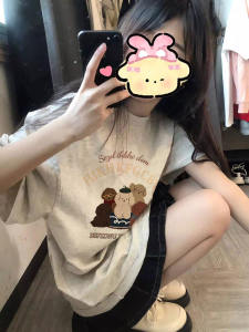 College Style Shoulder Width Loose T-Shirt: A Summer Trend