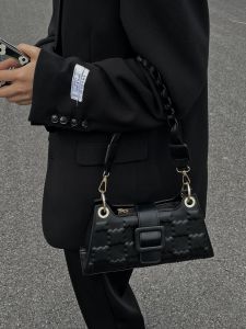 กระเป๋าสะพายข้างหนัง PU ขนาดกลาง กระเป๋าสะพายข้างสำหรับผู้หญิง กระเป๋าถือแบบลำลอง ปิดด้วยซิป กระเป๋าสะพายข้างแบบหนัง PU