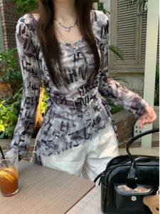 เสื้อยืดแขนยาวสไตล์อเมริกันสำหรับผู้หญิงในช่วงฤดูร้อน เสื้อคลุมกันแดดแบบไม่สมมาตร ทรงเข้ารูป สไตล์เกาหลี ปกโปโล ลายพิมพ์