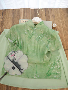 ชุดกี่เพ้าสีเขียวสไตล์ย้อนยุคสำหรับผู้หญิงวัยรุ่น ชุดกี่เพ้าสไตล์จีนปรับปรุงใหม่สำหรับใส่ในชีวิตประจำวันในฤดูร้อนปี 2025