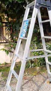 Tangga Lipat Aluminium 2m Pangkuatna Saalam Dunia