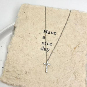 สร้อยคอ Zircon Cross ประดับเพชรเต็มแบบคอวีสไตล์เกาหลีสำหรับผู้หญิง เครื่องประดับแฟชั่นอเนกประสงค์ที่สวมใส่ได้ตลอดทั้งปี