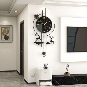 นาฬิกาติดผนังแบบโมเดิร์นหรูหรา วัสดุโลหะ กระจก ช่องเสียดสี แหล่งกำเนิดไฟฟ้าจากแบตเตอรี่ สำหรับห้องนั่งเล่นและร้านอาหาร