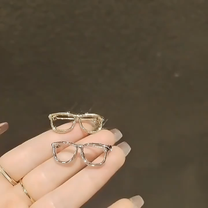 6 PCS Cute Japanese Korean Mini Metal Glasses Brooch for Women Versatile and Personalized Brooch Accessories Diamond Studded Bow Brooch