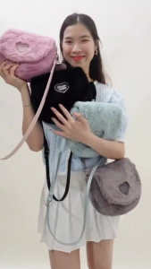 Louis Montini (Pixie Dustie) กระเป๋าสะพายข้าง ขนนุ่มนิ่ม สายสะพายปรับระดับได้ PIX04