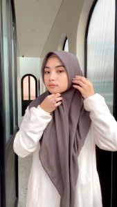 Jilbab Sekolah Segi Empat SMP SMA Putih Polos / Segiempat sekolah