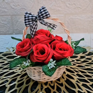 Tanaman Hiasan Bunga Mawar 6 Pot Rotan Minimalis Ukuran Tinggi 17cm Diameter 12cm dengan Pita Kotak Cantik
