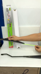 ก้านใบปัดน้ำฝนไดมอนอายกล่องเขียวสามารถเปลี่ยนยางได้ สำหรับรถโตโยต้า ทุกรุ่นที่ใช่ตัวล็อคแบบขอเกี่ยว