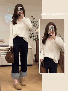 ชิค ไม่ซ้ําใคร ดีไซน์ เสื้อสเวตเตอร์ถัก และขาตรง กางเกงยีนส์ ชุดคอวีสองชิ้น ผู้หญิง ฤดูใบไม้ร่วง แฟชั่น สไตล์เกาหลี เดรส