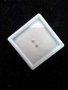 Natural diamonds 3-4 pts เพชรแท้ธรรมชาติ 3-4 ตัง 1 คู่ คุณภาพดีครับ