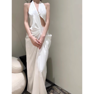 Elegant Slimming Silk Dress with Deep V-Neck Backless Design And Pleated Skirt Long Summer Gown for Women in Their Late Twenties