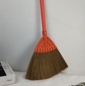 ไม้กวาดยางพารา ไม้กวาด ไม้กวาดพลาสติกอเนกประสงค์ ไม้กวาดด้ามสั้น ยาว 18นิ้ว แพ็ค 3ชิ้น ขนไม่หลุด ทนทาน คละสี