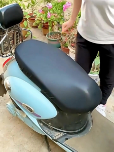 ผ้าคลุมเบาะที่นั่งรถจักรยานยนต์ ผ้าคลุมเบาะ หุ้มเบาะมอเตอร์ไซค์ กันน้ํา กันแดด วัสดุ PU ยืดหยุ่น มี 4 สีให้เลือก ใส่ได้รถทุกรุ่น