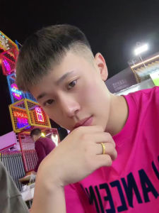 เสื้อยืดคอกลมแขนสั้นผ้าฝ้ายแท้สีแดงม่วงสำหรับฤดูร้อน เสื้อยืดทรงหลวมสบาย ๆ สำหรับเยาวชนที่มีสไตล์และเท่