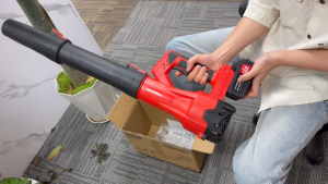Vacuum Blower Leaf Dust Extractors Blowing Dust Collecting Sweeper Blower Cleaner Strong wind power Ultra-low noise Pure copper motor Can work continuously without stopping