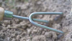 Berry & Bird Stainless Steel Lighter Range Hand Triple Claw Rake - Lightweight and Versatile Tool for Soil Cultivation and Weeding For Women