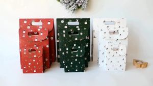 Christmas Hand-held Flip Cover Gift Bag Goodies Bag Paper Gift Bag with Handle