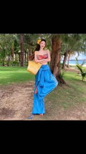 Antnine ชุดเซทชุดว่ายน้ำทั้งหมดมีสามชิ้นเกาะอกบิกินี่ด้านในและกางเกงขายาวโทนสีฟ้าสไตล์สาวฮาวายเที่ยวทะเล