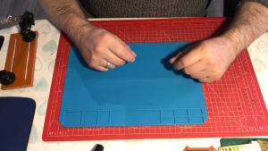 KARPET ALAS MATRAS TATAKAN TAPLAK MEJA KERJA SERVIS SERVICE REPARASI ELEKTRONIK BAUT OBENG TIMAH SOLDER SILIKON SILICONE SOLDERING INSULATION WORKING MAT TAHAN ANTI PANAS HEAT RESISTANT PREMIUM KUAT AWET TAHAN LAMA SERBAGUNA