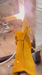 Bao tay hàn da lộn Găng tay da hàn chống cháy chịu nhiệt tia lửa hàn văng với lớp lót chống hầm bí