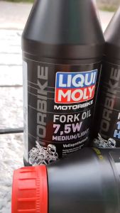 Dầu Phuộc Nhún LIQUI MOLY Motorbike Fork Oil 10W MEDIUM 1506 - 7.5W MEDIUM/LIGHT 3099 Chai 500ML Made in Germany