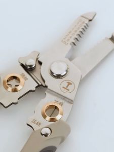 คีมสาย GREENER 7 นิ้ว 2in1 คีมตัดสายไฟ คีมปอก คีมตัด คีมปลอกสาย อุปกรณ์คีมปอกสาย อเนกประสงค์ คีมปอกสายไฟ