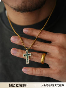 สร้อยคอจี้โลหะผสมไททาเนียมรูปครสมีสีเขียวอ่อนสำหรับผู้ชาย ดีไซน์เรโทรแบบคลาสสิก เครื่องประดับแฟชั่นสำหรับเสื้อกันหนาว