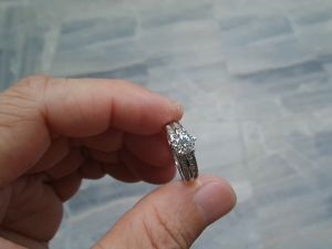 PY Beauty แหวนเพชรแท้ 925 Sterling silver (Natural Diamond) พลอยคริสตัลสวารอฟสกี้ 42 เม็ด น้ำหนัก 0.34 กะรัต เพชรแท้เกรด SI มีตำหนิค รอบแหวนฝังเพชรแท้