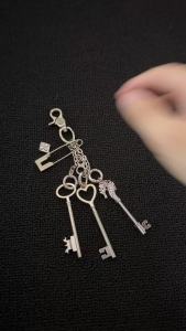 Custom Metal Keychain in Safety Pin Style Y2K Aesthetic – Fashionable Waist Accessory Bag Charm & Birthday Gift