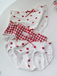 กางเกงชั้นในผ้าฝ้ายสามเหลี่ยมเอวกลางสําหรับเด็กผู้หญิงนุ่มสบายหวานลายสก๊อตสีแดงหัวใจออกแบบกางเกงชั้นในจากประเทศจีน