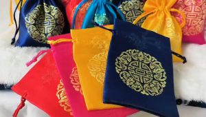 ถุงแดง  ถุงมงคล ถุงผ้าหูรูด ใส่เครื่องประดับ ของชำร่วย ตรุษจีน ถุงผ้าไหมจีน ถุงของขวัญ ใส่ของมงคล