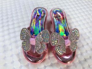 Dép Đế Đúc Cánh Cụt In Hình Elsa Nơ Bướm