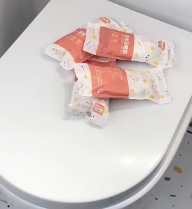 ใหม่ดีขึ้น100% แผ่นรองนั่งชักโครกแบบยางยืด กันน้ำได้ดี เหมาะสำหรับ ใช้เวลาเดินทาง ท่องเที่ยว โรงเรียน ห้างสรรพสินค้า โรงพยาบาล ที่ทำงาน LOVE FAMILY