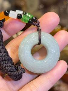 Grade A 💯天然缅甸翡翠玉 冰种透光 ➡️路路通吊坠  路路通直径: 3cm 厚度: 1.8cm 重: 25g