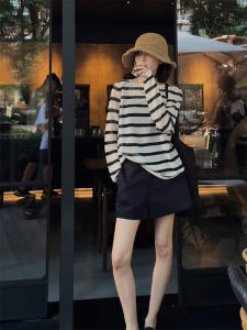 YUFUQING | เสื้อยืดคอกลมแขนยาวลายทางสีดำขาวสำหรับผู้หญิง ทรงหลวม ใส่สบาย ระบายอากาศได้ดี สำหรับฤดูร้อนปี 2025