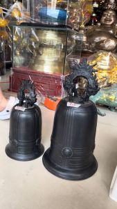 Chuông đồng đúc treo cao 30cm đk 17cm nặng 4kg và cao 40cm đk 23cm nặng 7.6kg