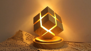 สร้างสรรค์ลูกบาศก์คำสั่งที่สี่ไฟกลางคืน อุปกรณ์ตกแต่งห้องนอน แสงสว่างแวดล้อม ไม้ยาง