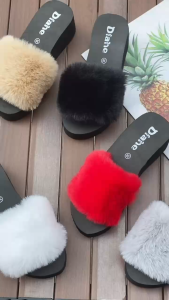 New womens sandals Korean style fashionable platform sandals non-slip and lightweight outdoor sandals fashionable plush casual and comfortable sandals 0100523