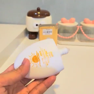 Kem chống nắng nâng tone SPF50+ PA +++ kết cấu mỏng nhẹ chống thấm nước bảo vệ da khỏi tia UVA UVB