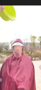 Áo Mưa Tai Thỏ 1 Đầu Người size 1.5mx1.32m kiểu cánh dơi mặt trước có bóng kính trong suốt tiện dụng