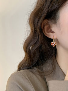 Red Maple Leaf Earrings Fashionable Versatile Leaf Dangle Earrings for Women Elegant Vintage High-End Feeling Ear Jewelry