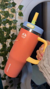 Peliflask แก้วน้ำสแตนเลส 900ML/32oz เก็บความเย็นได้นาน พร้อมหูจับและหลอดดูด ป้องกันการรั่วซึม 100% เหมาะสำหรับพกพาและทำงาน