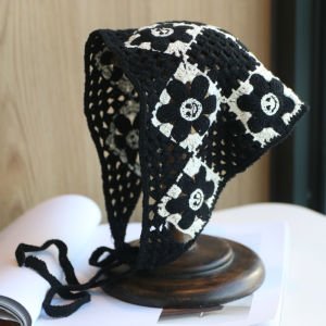 Lace-up Women's Headwear: Smiley Flower Design Headscarf