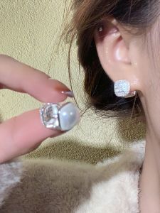 Double-Sided Pearl Stud Earrings Fashionable  out Alloy Geometric Pattern for Women Diamond Sugar Cube Design Ear Jewelry