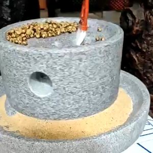 เครื่องโม่หินไฟฟ้า ZB-D30 มันเป็นสำหรับทำน้ำเต้าหู้ โม่ถั่ว โม่งา ใช้งานง่าย มัลติฟังก์ชั่น เชิงพาณิชญ์