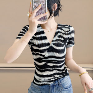 Yimei Áo Thun Tay Ngắn in ngựa vằn Châu Âu cho nữ mùa hè 2025 lưới gợi cảm áo nhỏ co giãn quá khổ áo cổ chữ V chéo sành điệu