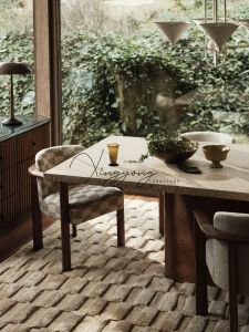 เก้าอี้ทานอาหารแบบย้อนยุค ผ้าขนแกะ ไม้ พิมพ์ลาย ตกแต่งภายในบ้าน รูปทรงที่น่าอบอุ่น แบบเรียบง่าย สไตล์เหนือเทือกเขาโรมาเนีย วัสดุไม้เนื้อนุ่ม สไตล์ Scandvinian สำหรับใช้ในบ้าน