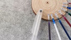 ปัญหากาเขียนผ้าหัว 0.7 หมึกละลาย น้ำได้ - ปากกาเขียนผ้า ราคา 10 บาท